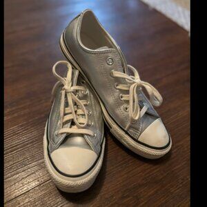 Metallic silver Leather All-Star converse low tops